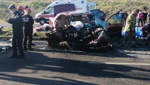 Aliağa'da feci kaza: 2 ölü, 4 yaralı