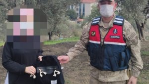 Altın dolu çantayı masada unuttular