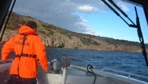 Ayvalık'ta bir adada mahsur kalan 33 mülteci kurtarıldı