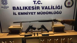 Balıkesir'de polis 17 aranan şahsı yakaladı