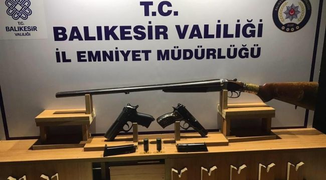 Balıkesir'de polis 17 aranan şahsı yakaladı