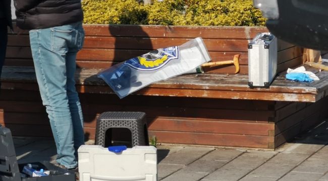 Bankta otururken tabancayla intihar etti