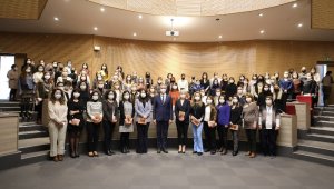 Başkan Arda'dan kadın çalışanlara kitap armağanı