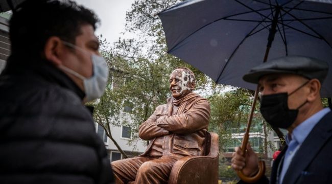 Başkan Soyer, Bekir Coşkun heykeline saldırıyı kınadı
