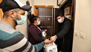 Bebekli ailelere ilk hediye Buca Belediyesinden