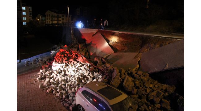 Belediye Başkanı'nın oturduğu apartmanın istinat duvarı çöktü
