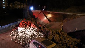 Belediye Başkanı'nın oturduğu apartmanın istinat duvarı çöktü