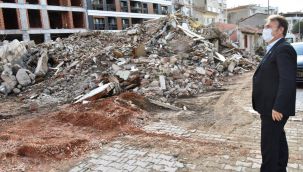 Bornova'da metruk binaların yerine yeşil alan