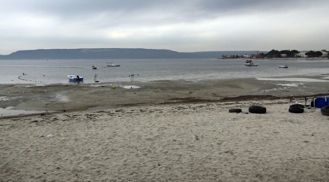 Çanakkale'de deniz 30 metre çekildi