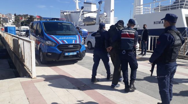 Çeşme'de  yelkenli yatta 50 göçmen yakalandı 