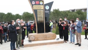 Denizli'de 'Sağlık Çalışanlarına Saygı Anıtı' açıldı