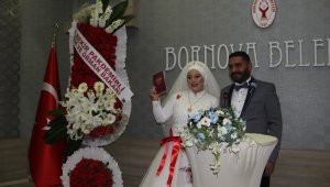 Depremzede Buse dünyaevine girdi