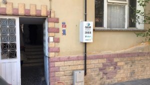 Emekli öğretmen evinde ölü bulundu