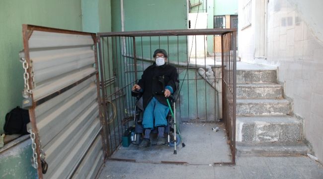 Engellinin akülü sandalyesinin şarj aletini çaldılar