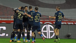 Fenerbahçe, Konya'da güldü