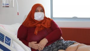 Fil hastası kadın 5 yıldır sokağa dahi çıkamıyordu, artık yürüyebiliyor