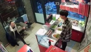 Flaş! Fırlattığı yiyeceğin silah sayılması istendi