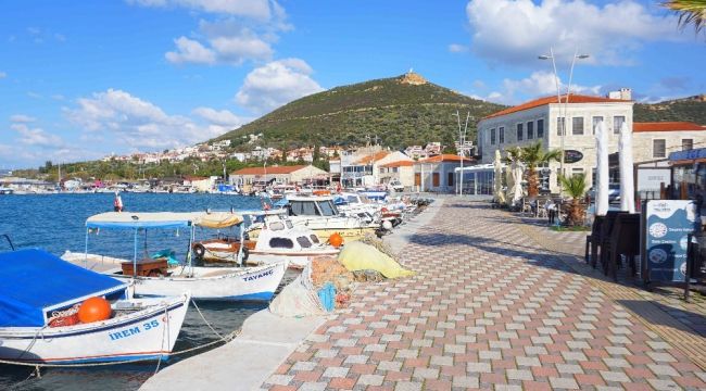 Foça'da esnaf yaz turizmine hazırlanıyor