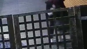 Hamile kadını kafasına yastık kılıfı geçirerek darp etti