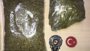 Hamile taklidi yapan kadının karnından 1 kilo bonzai çıktı