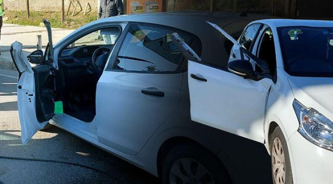 Hasarlı kaza yapan kadın aracından indi, canından oldu