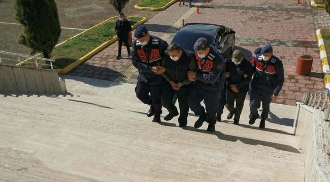 Hayvanat bahçesindeki geyiği kesip yediler!