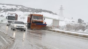 İzmir-Ankara Karayolu kapanmasın diye çalışıyorlar