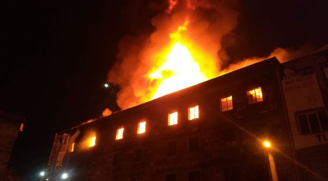 İzmir'de 4 katlı tekstil atölyesinde yangın