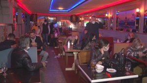 İzmir'de gece kulübüne baskın