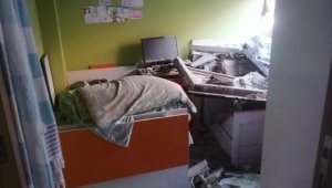 İzmir'de hasarlı bina çöktü, yan bina hasar aldı