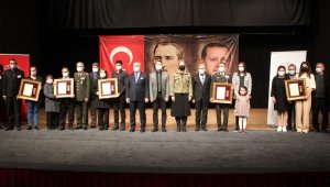 İzmir'de şehit aileleri ve gazilere devlet övünç madalyası