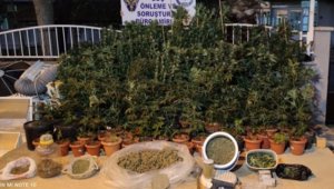 İzmir'de uyuşturucu imal edilen eve baskın