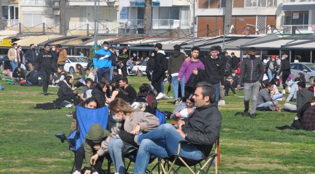 İzmir'de vatandaşlar Kordon'a akın etti