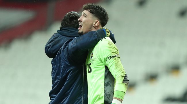 Kaleci Altay maç bitimi gözyaşlarını tutamadı