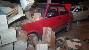 Kaza yaptı, aracındaki yaralı kadını bırakıp kaçtı