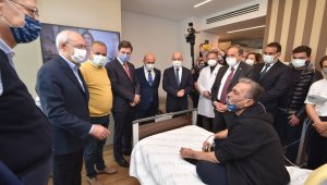 Kılıçdaroğlu'ndan Başkan Uygur'a hastanede ziyaret