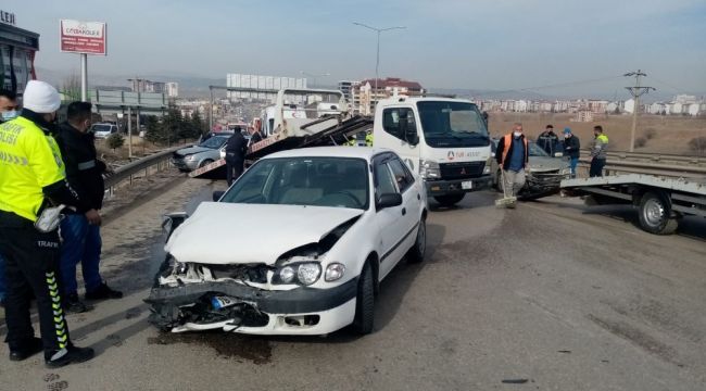 Kırıkkale'de üç araçlı zincirleme kaza: 4 yaralı