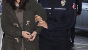 Kocasını kafasına baltayla vurarak öldürdü