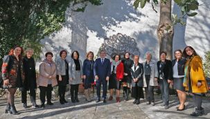 Konak Belediyesi'nde müdürlerin yarısı kadın