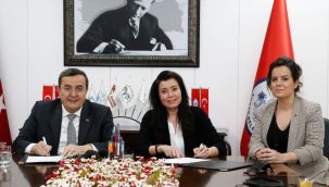 Konak'ta gençlik için imzalar atıldı