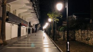 Kuşadası çarşılarında aydınlatma çalışmaları başladı