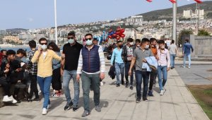 Kuşadası'nda vatandaşlar sahile akın etti