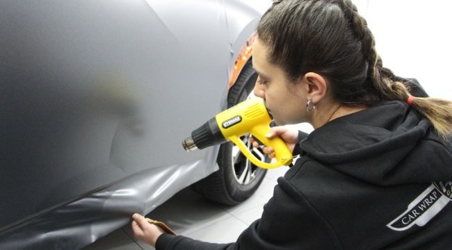 Lüks araçlara estetik yapıyor!