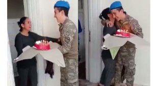 Mehmetçikten annesine ağlatan sürpriz