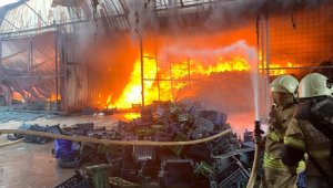 Menemen'de sebze meyve halinde korkutan yangın