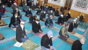 Miraç Kandili nedeniyle camiler doldu taştı