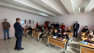 İmam hatip ortaokullarında Kur'an-ı Kerim dağıtıldı