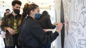 Mutluluğun resmini boyadılar