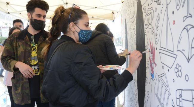 Mutluluğun resmini boyadılar