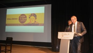 Nejat Uygur, Ayvalık'ta yaşayacak